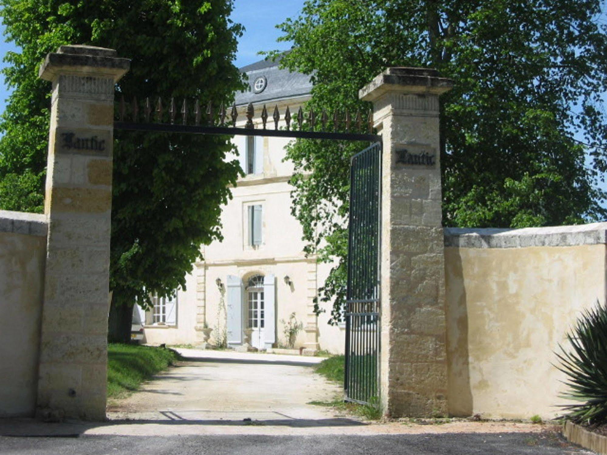 Chateau De Lantic Martillac Bagian luar foto