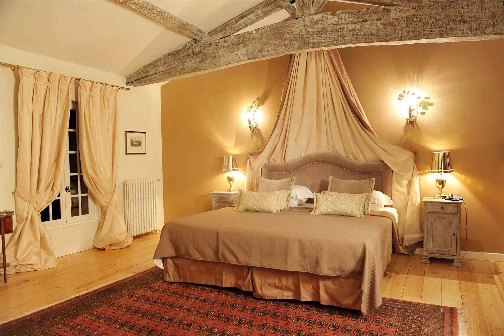 Chateau De Lantic Martillac Bagian luar foto