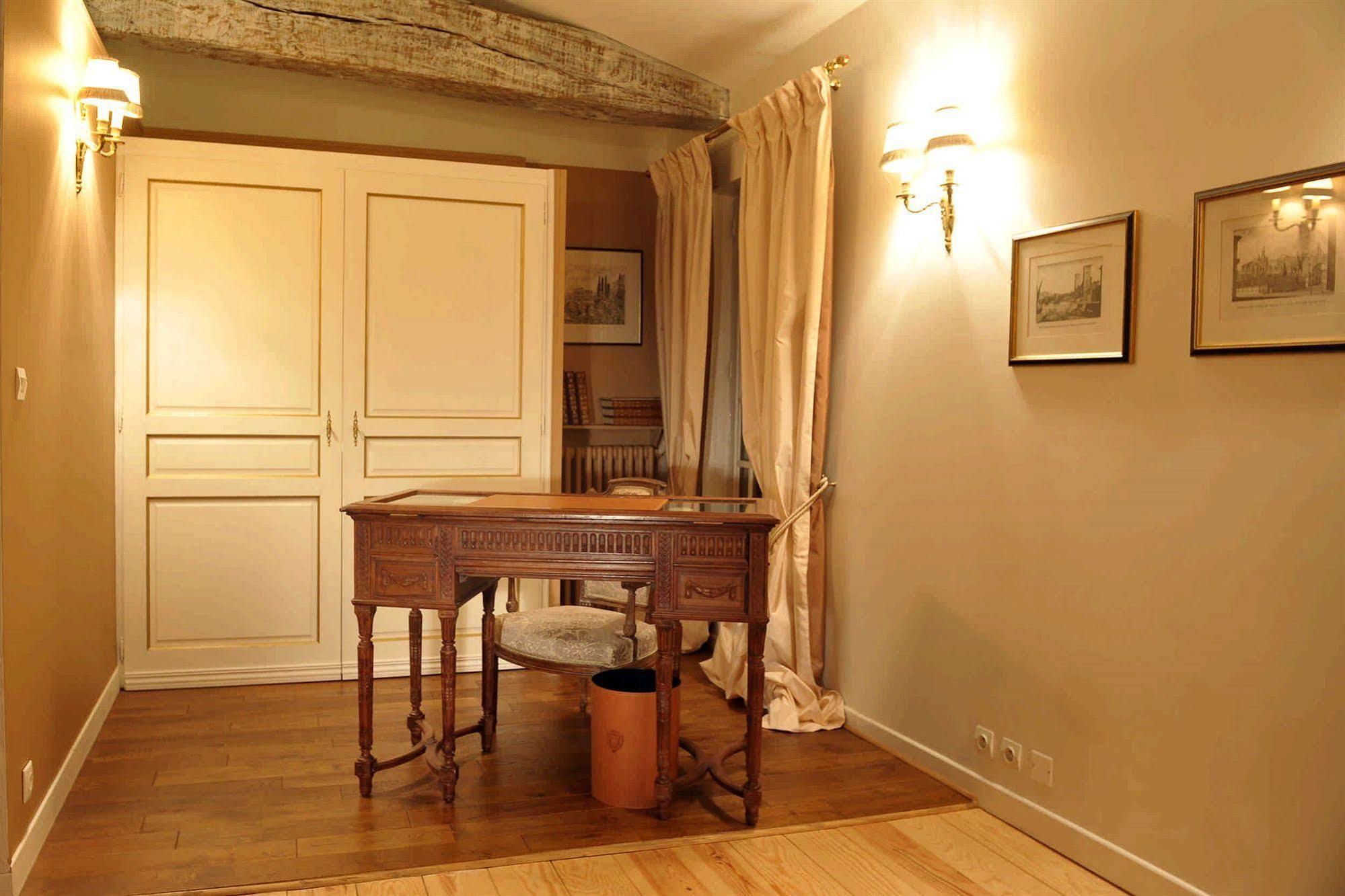 Chateau De Lantic Martillac Bagian luar foto